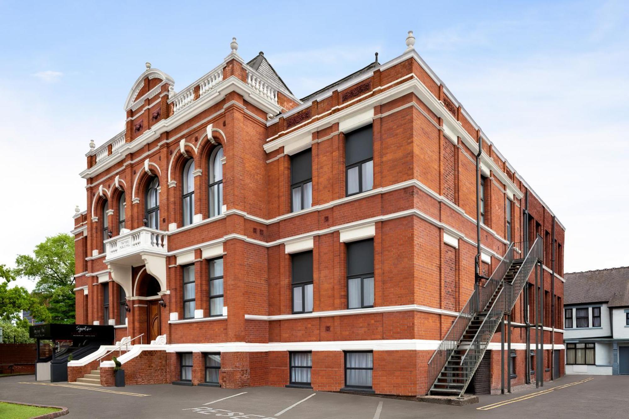 Trafford Hall Manchester, Trademark Collection By Wyndham Hotel 3*