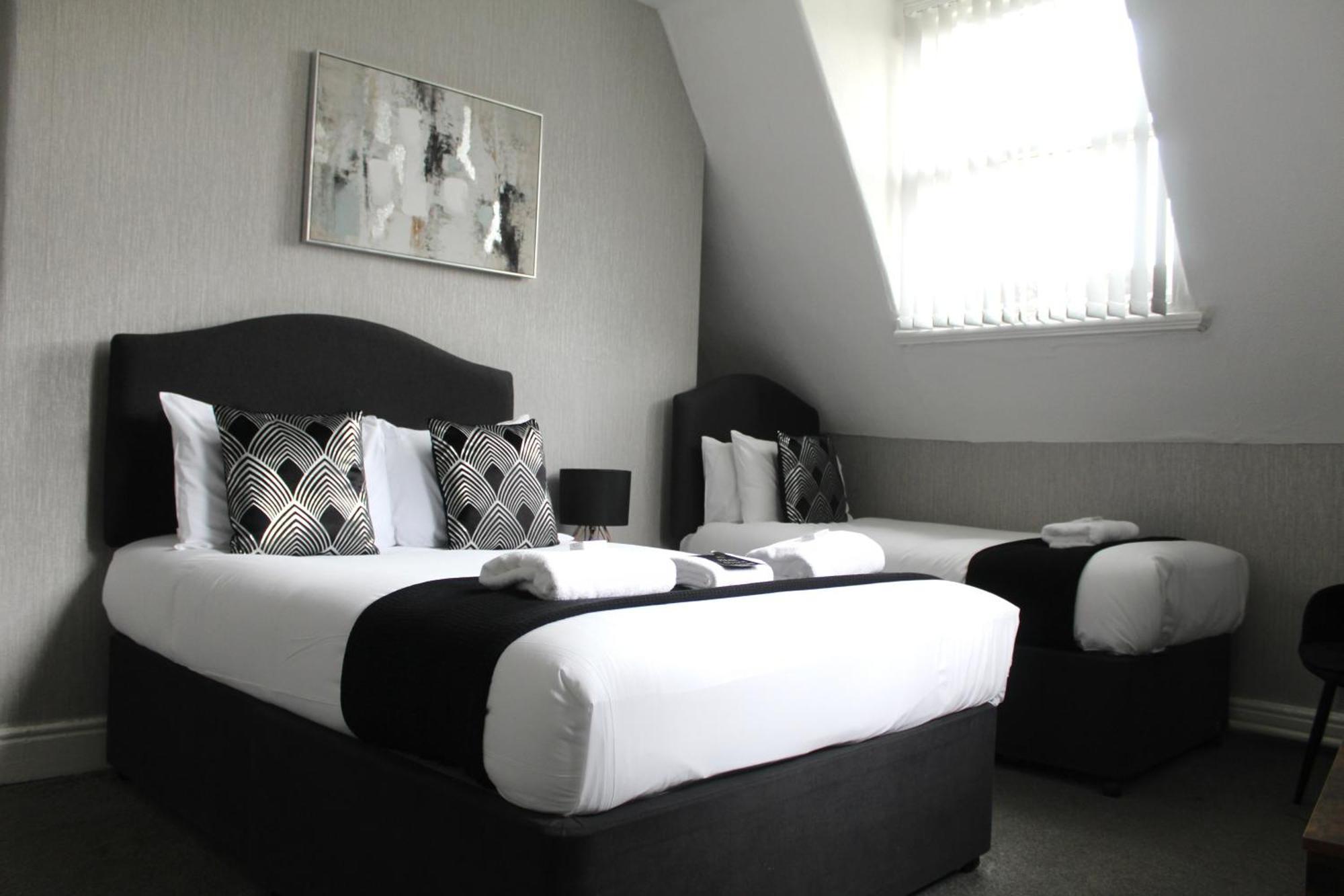 Mitre Centre 3*