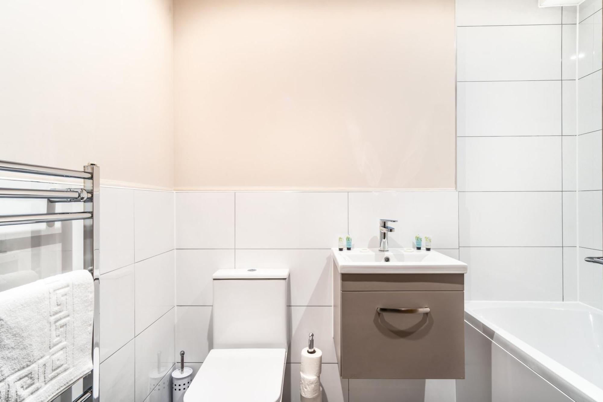 Bright & Stylish 2 Bed In Manchester