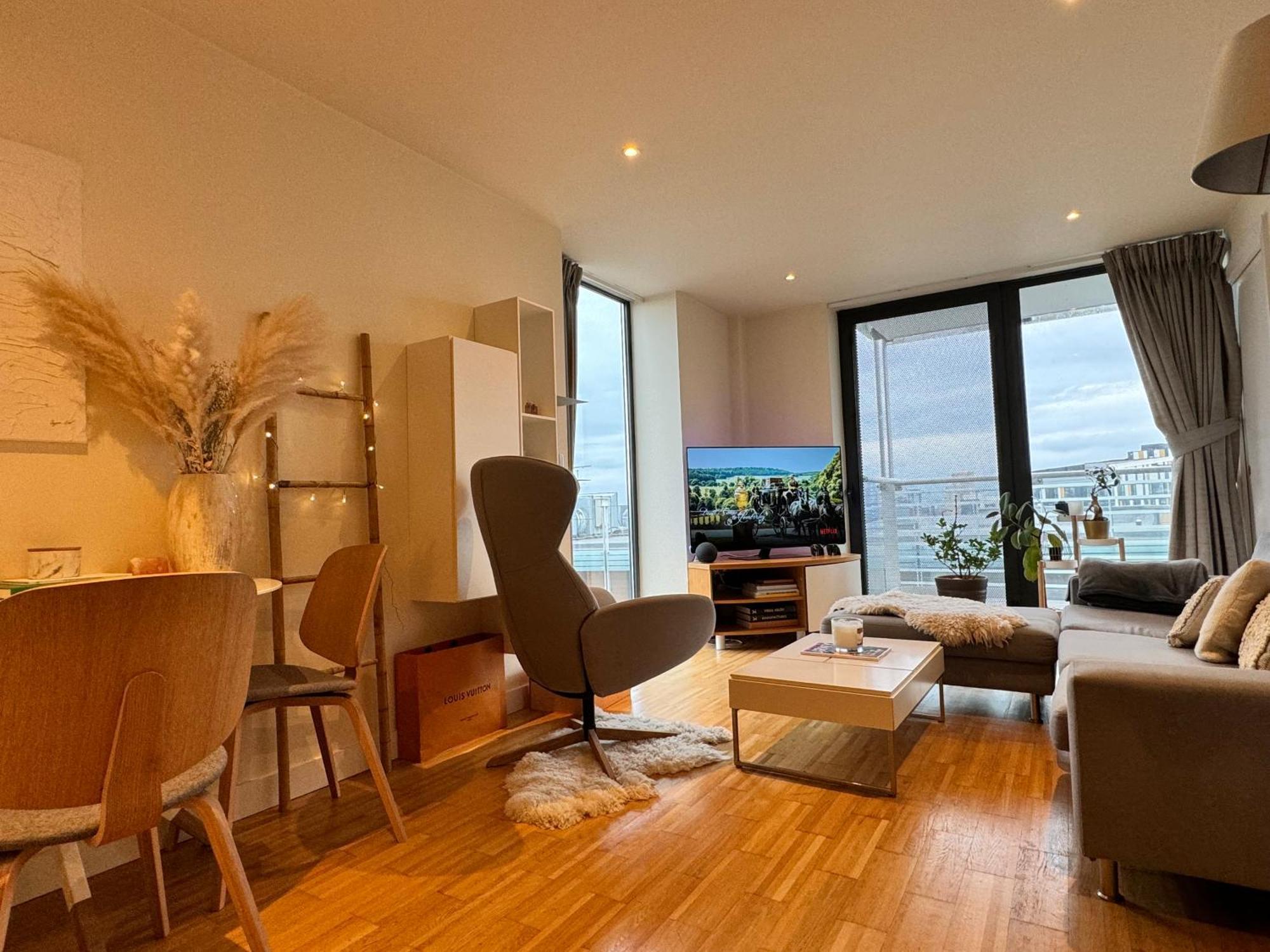 2 Bed 2 Bath Centre *