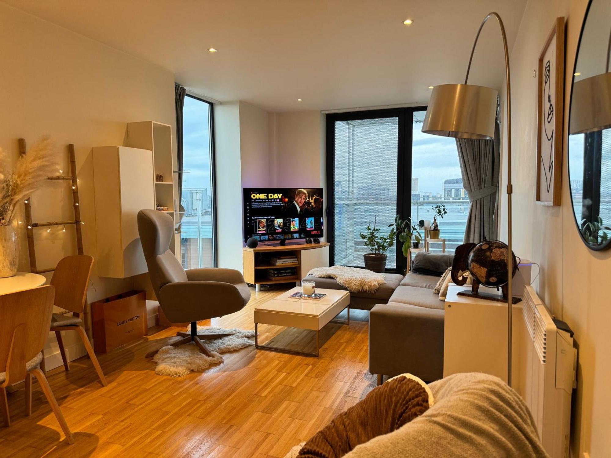 2 Bed 2 Bath Centre *