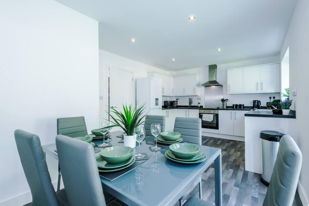 Sleek And Stylish 3 Bedroom *