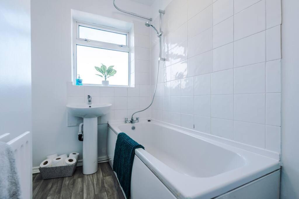 Cosy & Bright 2 Bedroom House Apartment Manchester