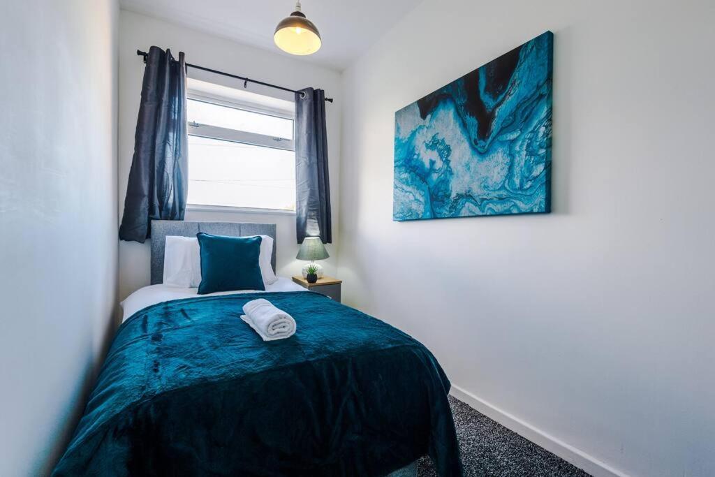 Cosy & Bright 2 Bedroom House * Manchester