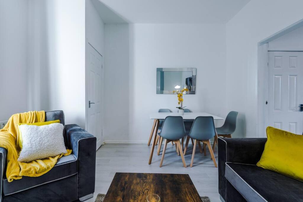Cosy & Bright 2 Bedroom House