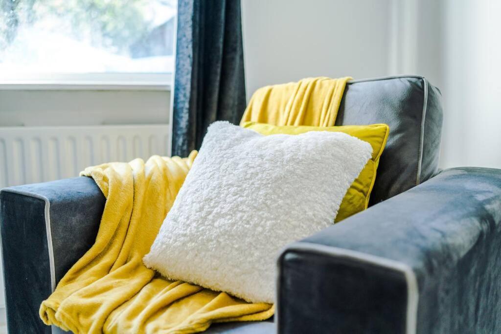 Cosy & Bright 2 Bedroom House * Manchester