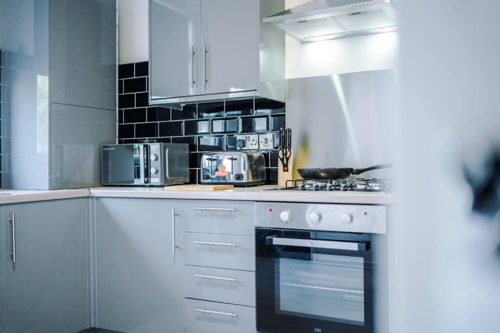 Cosy & Bright 2 Bedroom House Apartment Manchester