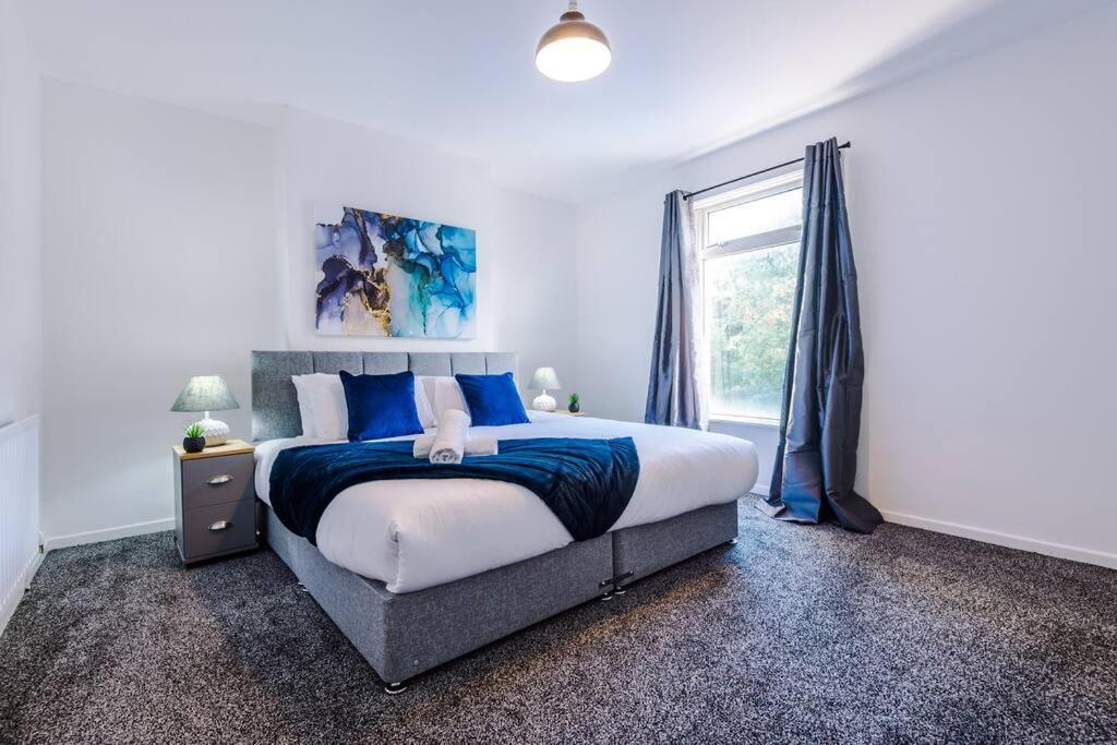 Cosy & Bright 2 Bedroom House *