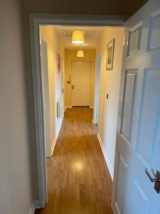 Modern, Quiet, Sleeps 9, Etihad, Coop Live, Apartment Manchester
