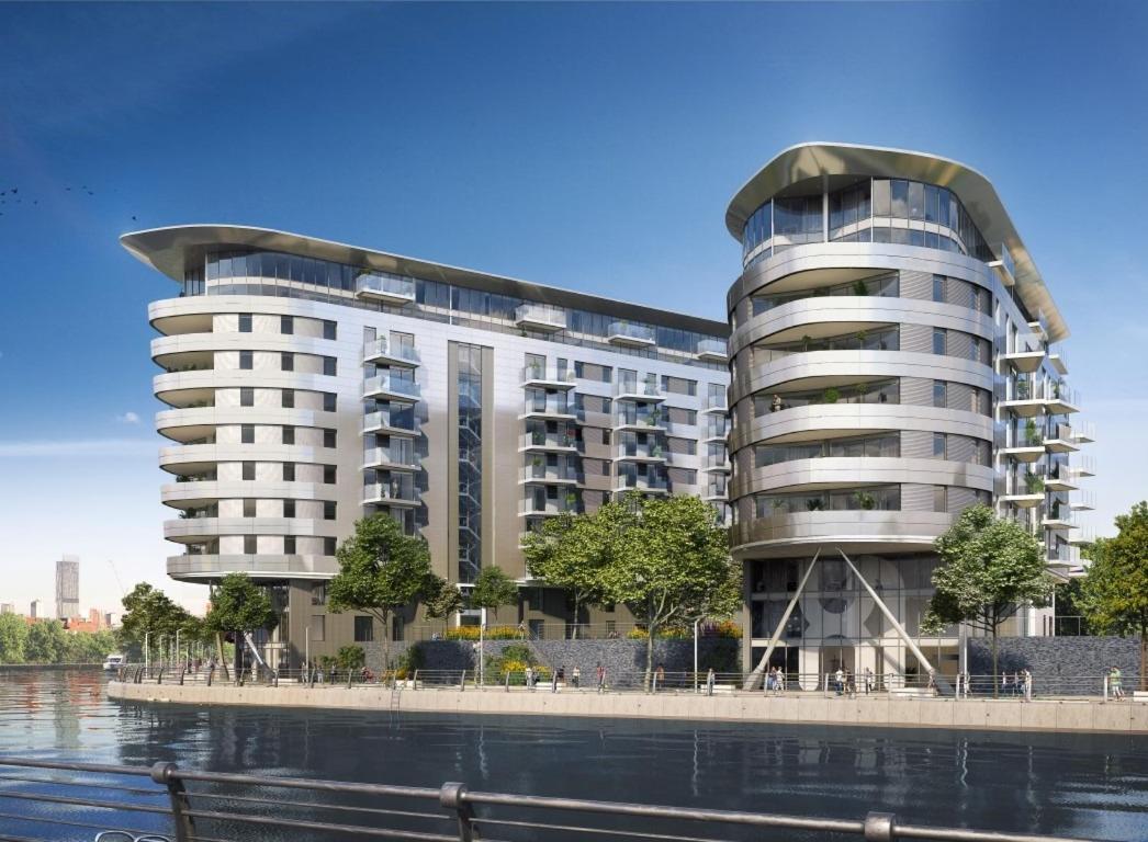 Apartment New! 2 Bedroom Flat In Waters By With Us, Perfect For Families, Couples & Groups, Free Private Parking!