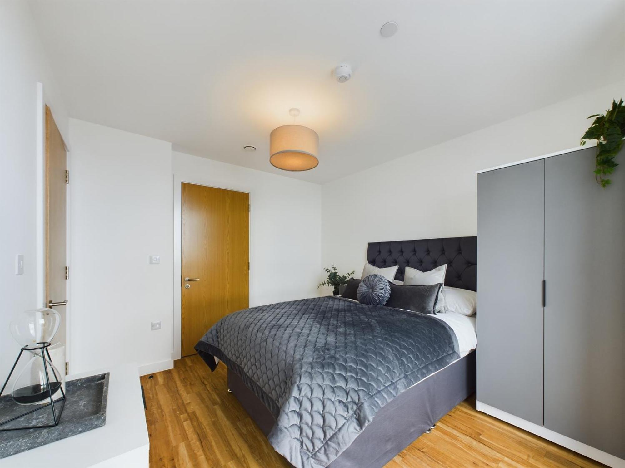 Apartment New! 2 Bedroom Flat In Waters By With Us, Perfect For Families, Couples & Groups, Free Private Parking! *