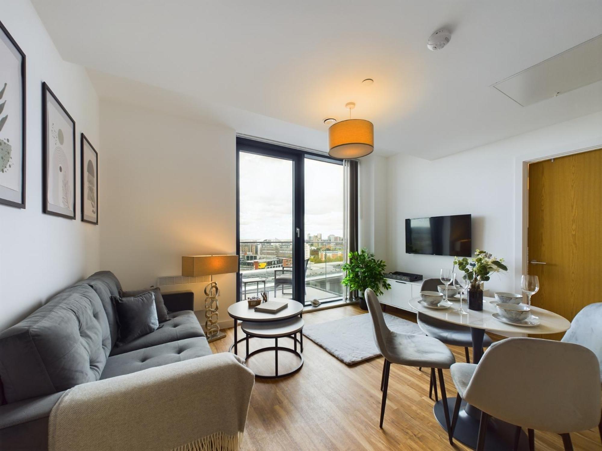 New! 2 Bedroom Flat In Waters By With Us, Perfect For Families, Couples & Groups, Free Private Parking!