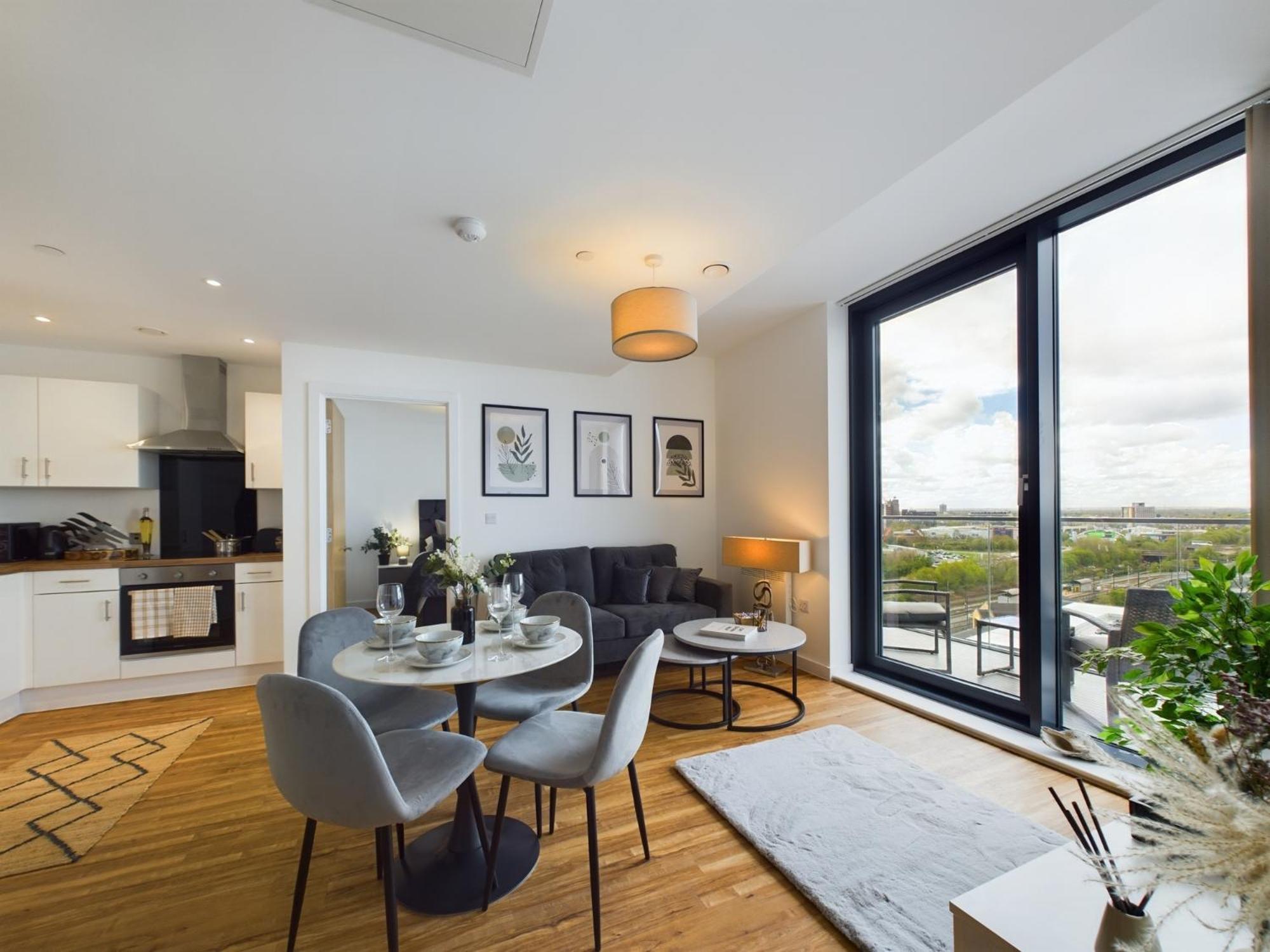 New! 2 Bedroom Flat In Waters By With Us, Perfect For Families, Couples & Groups, Free Private Parking! * Manchester