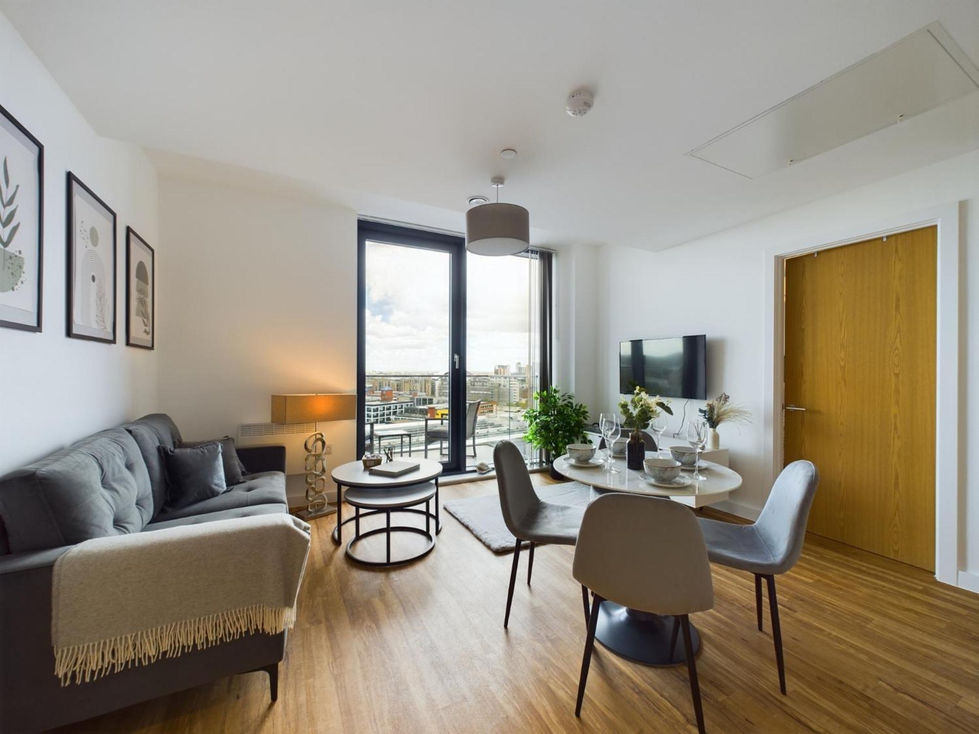 New! 2 Bedroom Flat In Waters By With Us, Perfect For Families, Couples & Groups, Free Private Parking! Manchester