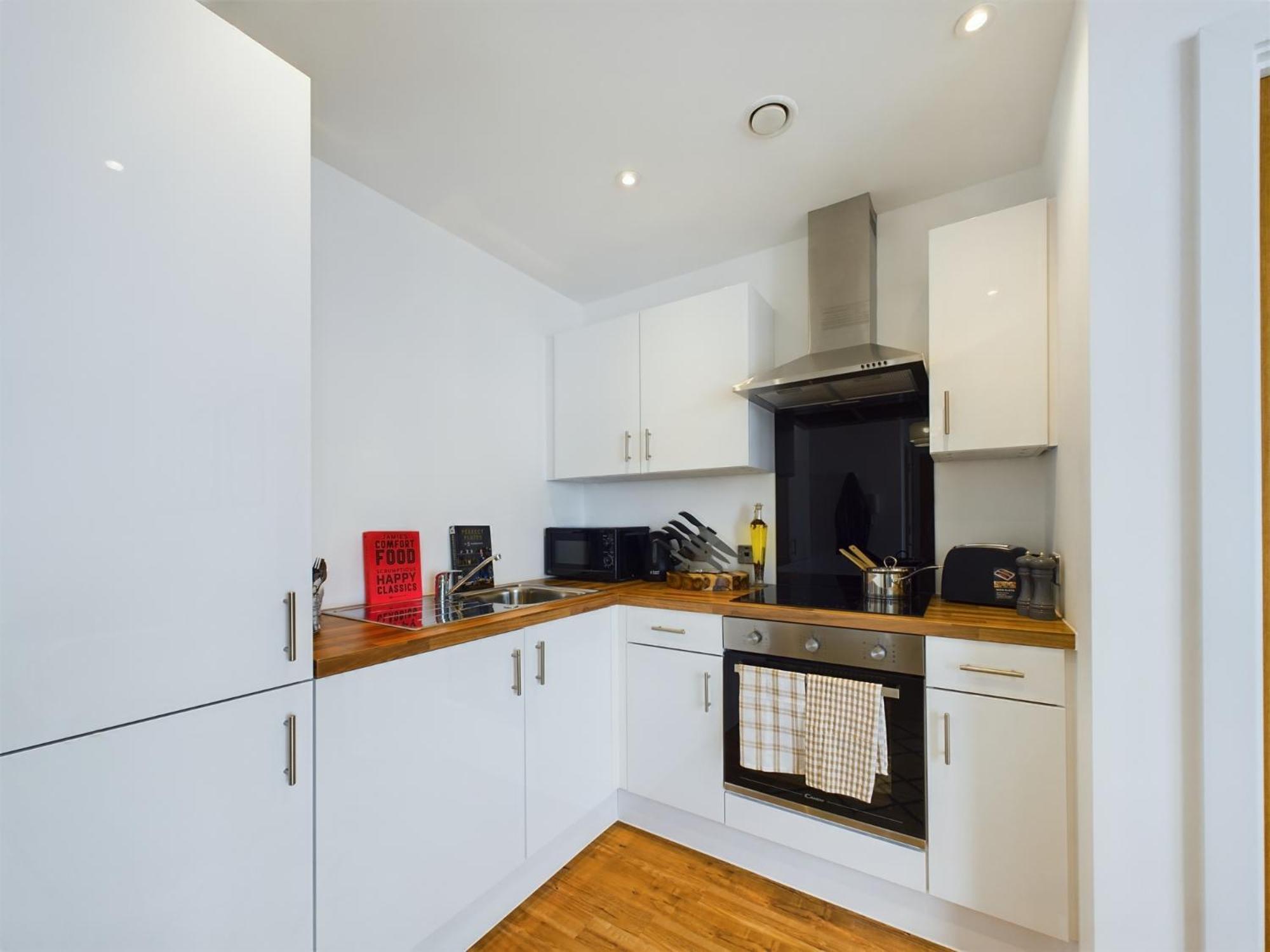 Apartment New! 2 Bedroom Flat In Waters By With Us, Perfect For Families, Couples & Groups, Free Private Parking! Manchester