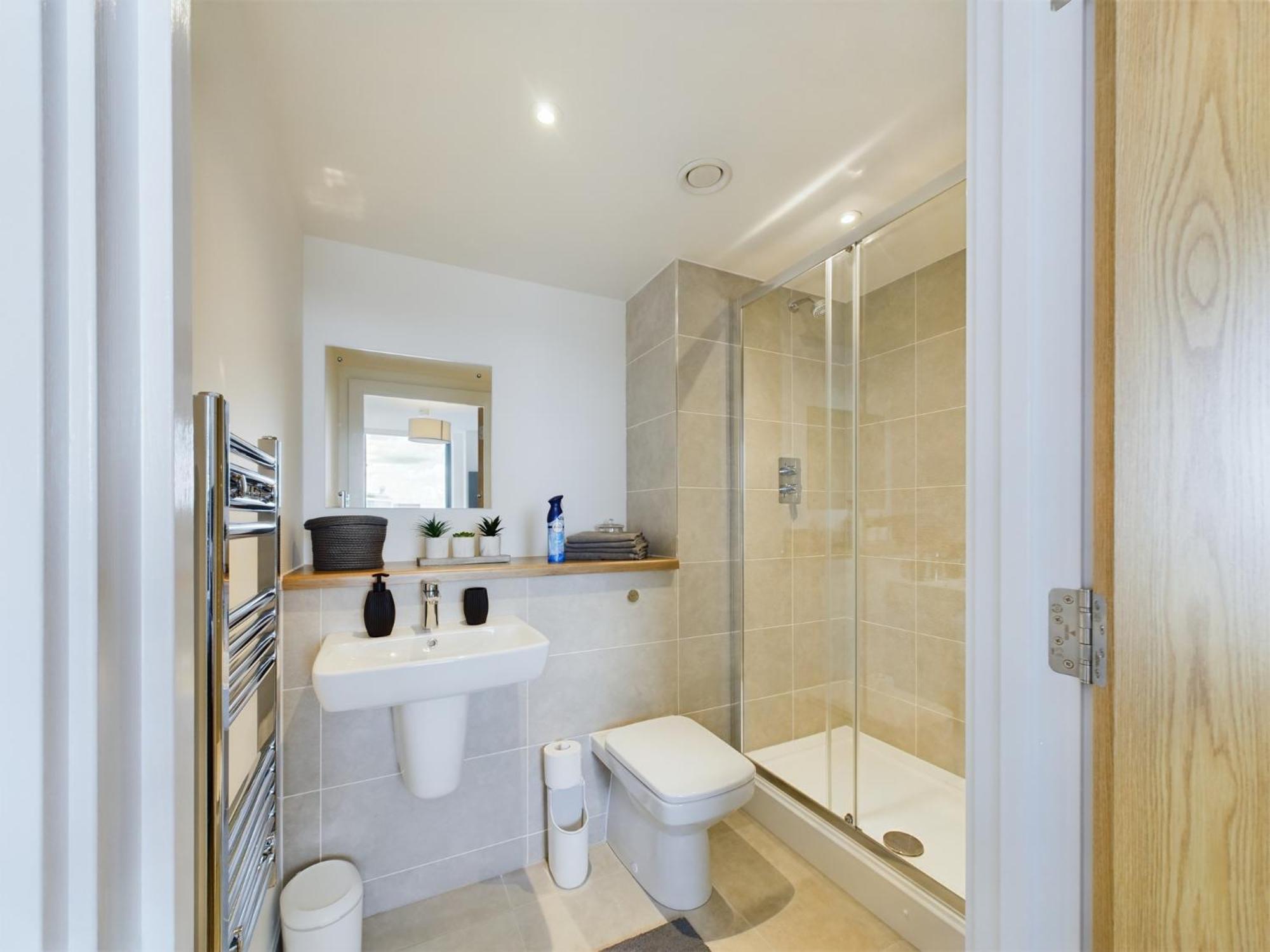 New! 2 Bedroom Flat In Waters By With Us, Perfect For Families, Couples & Groups, Free Private Parking!
