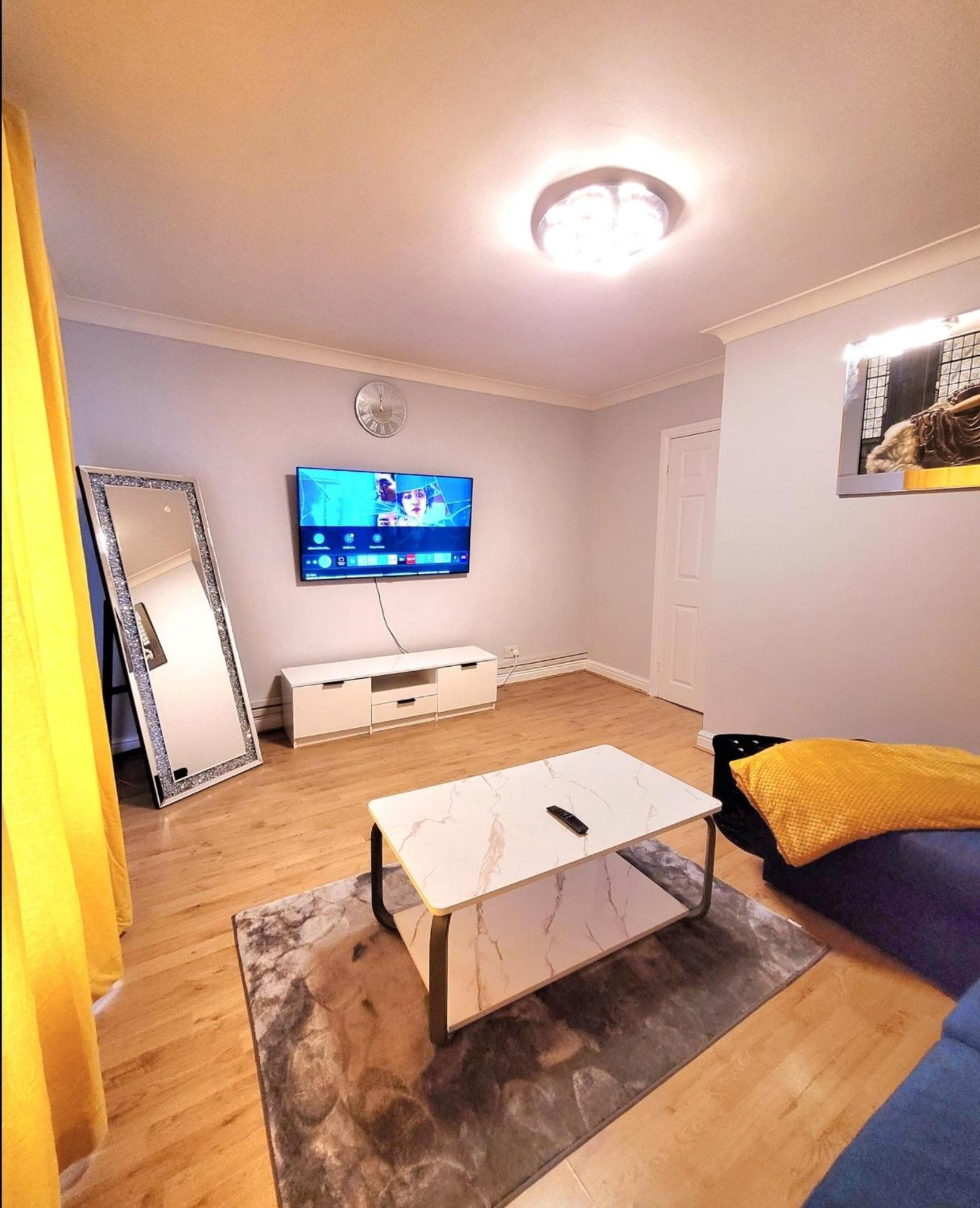 Charming Near Centre By Etihad Coop Arena Apartment