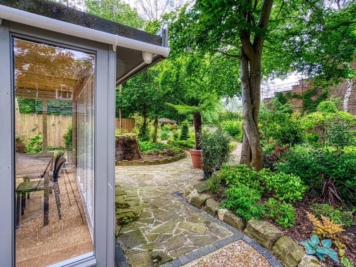 Garden In Hidden Oasis Pass The Keys Holiday home *