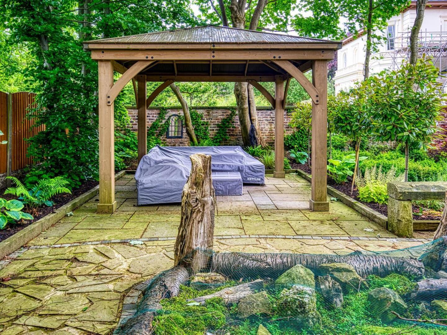 Garden In Hidden Oasis Pass The Keys Holiday home