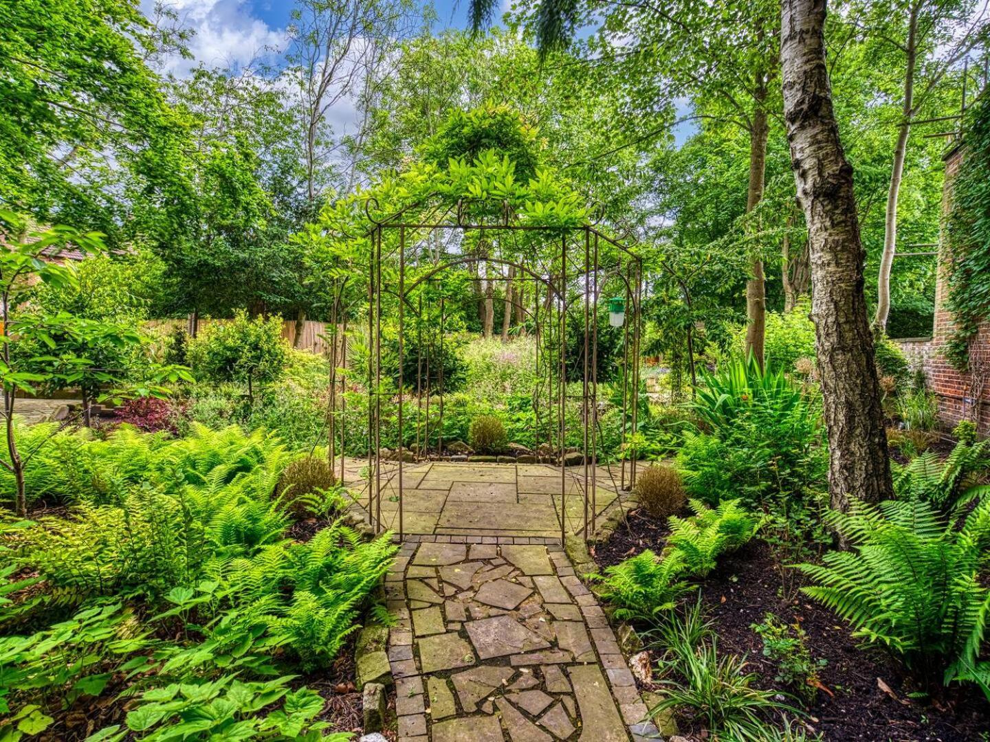 Holiday home Garden In Hidden Oasis Pass The Keys