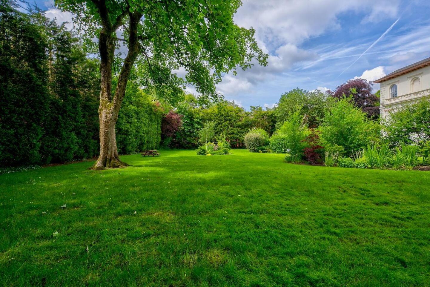 Garden In Hidden Oasis Pass The Keys Holiday home