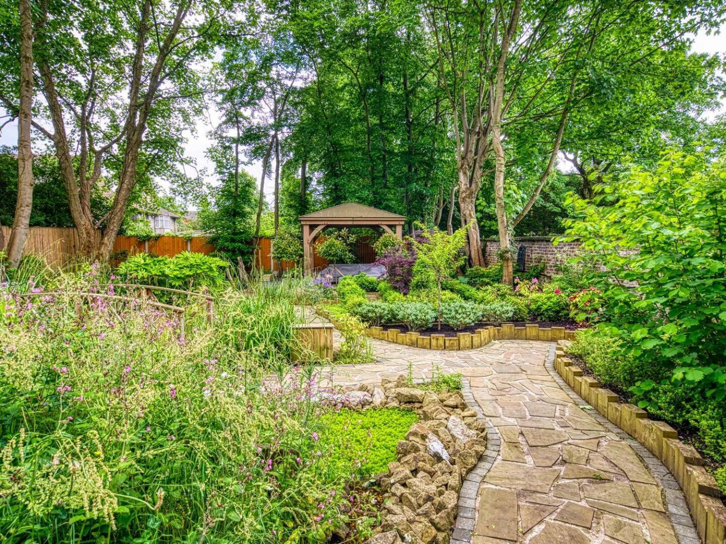 Garden In Hidden Oasis Pass The Keys Holiday home *