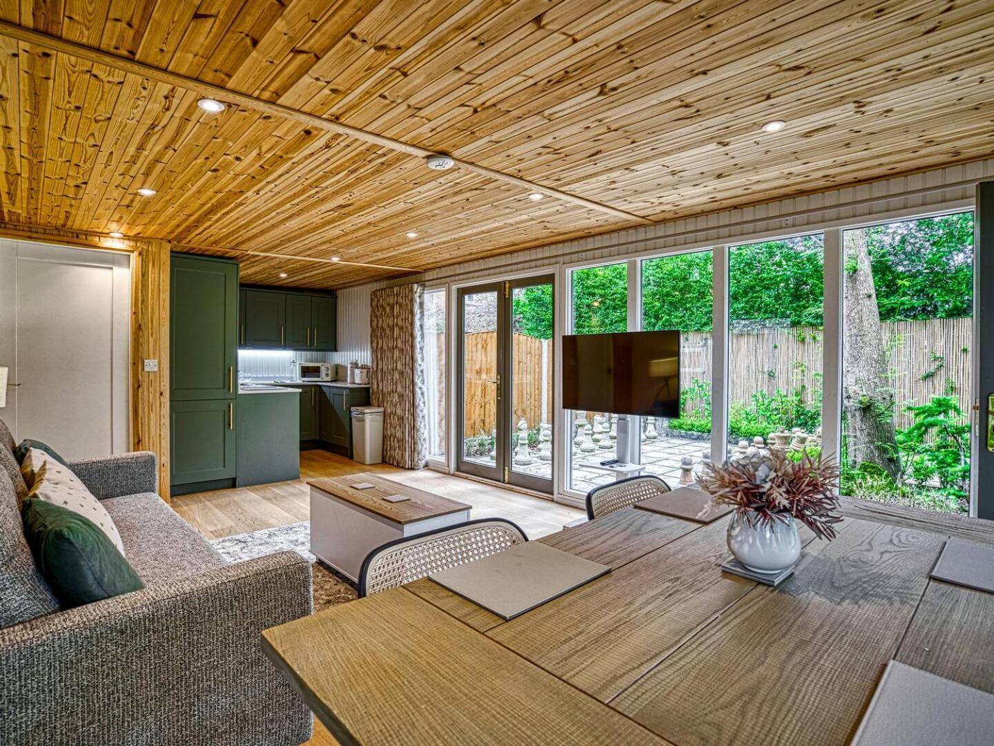 Holiday home Garden In Hidden Oasis Pass The Keys