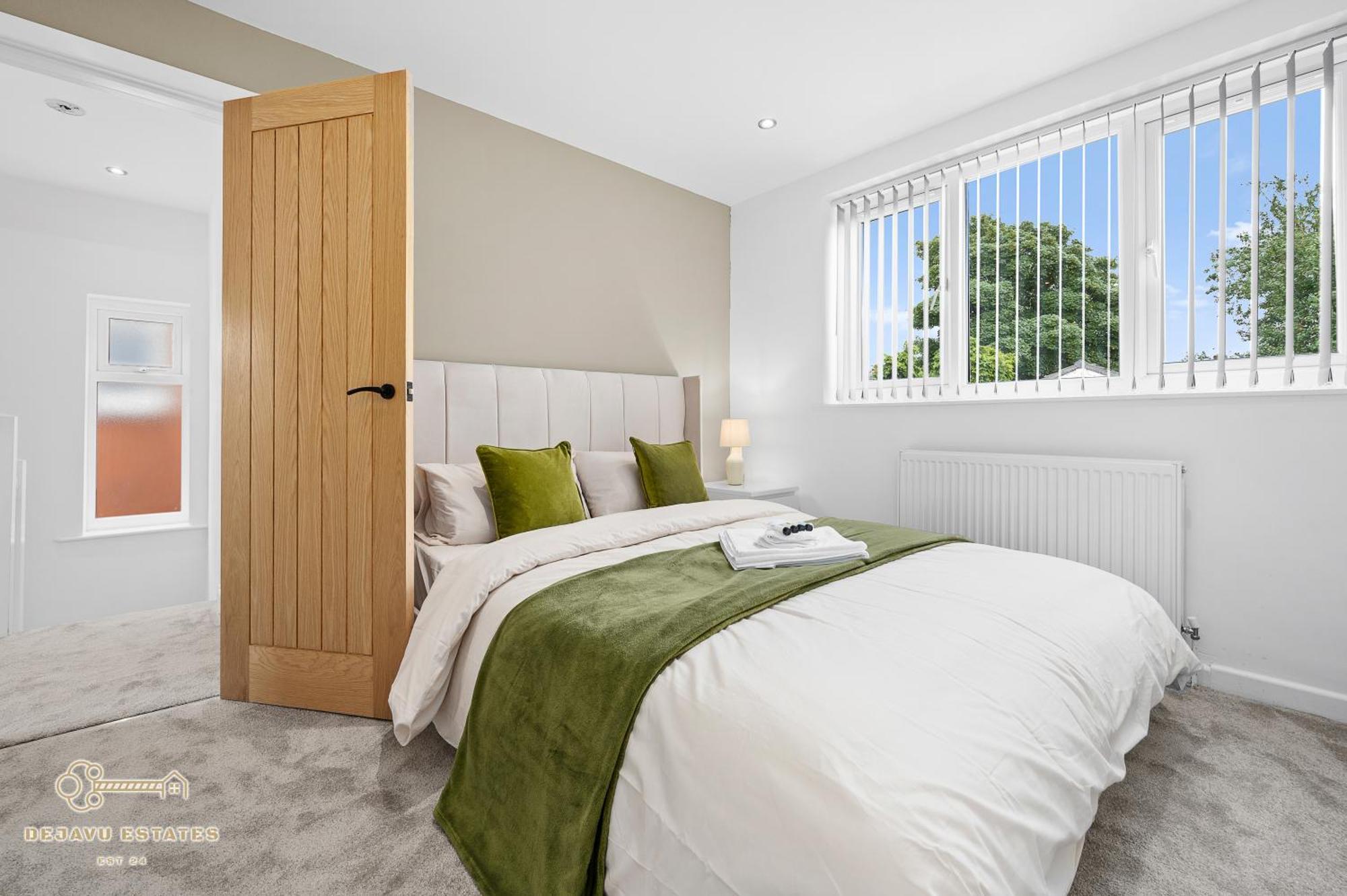 Entire Modern & Spacious 3bdr In Right Next To Coop Live & Ethiad Holiday home *