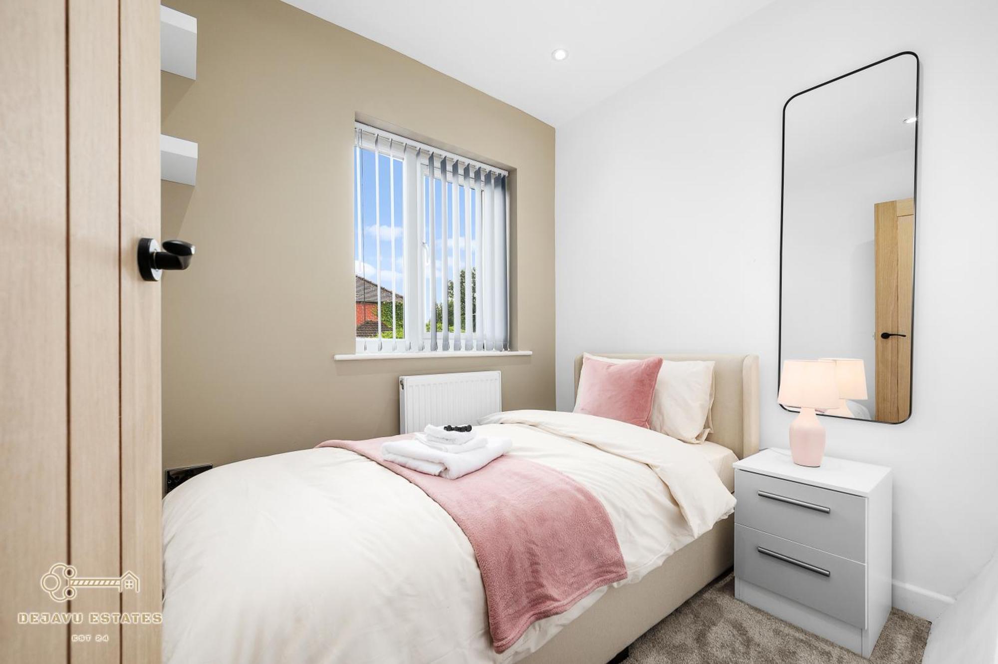 Entire Modern & Spacious 3bdr In Right Next To Coop Live & Ethiad Holiday home