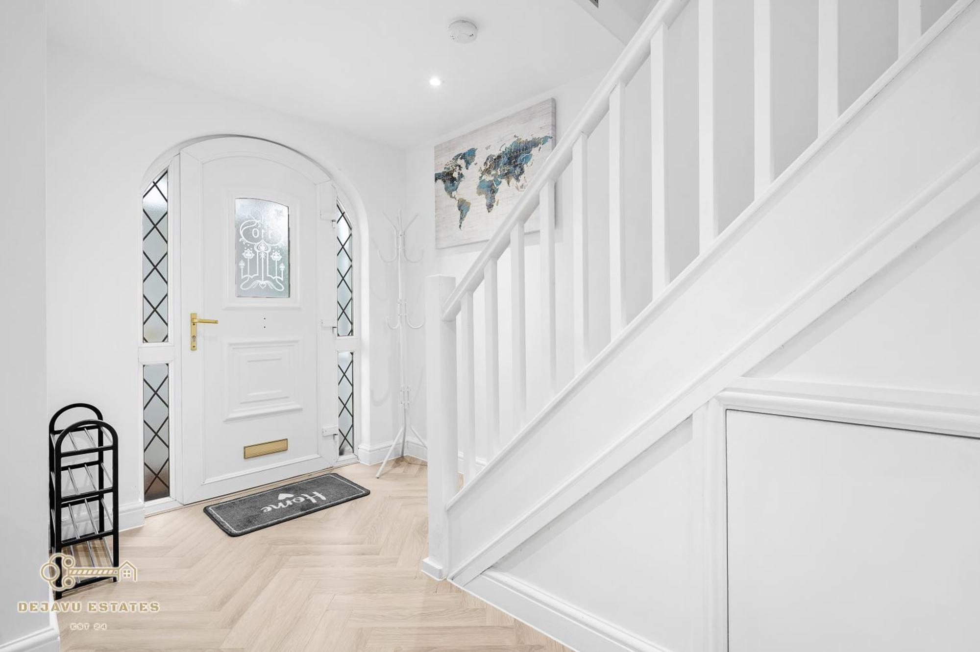 Entire Modern & Spacious 3bdr In Right Next To Coop Live & Ethiad Manchester