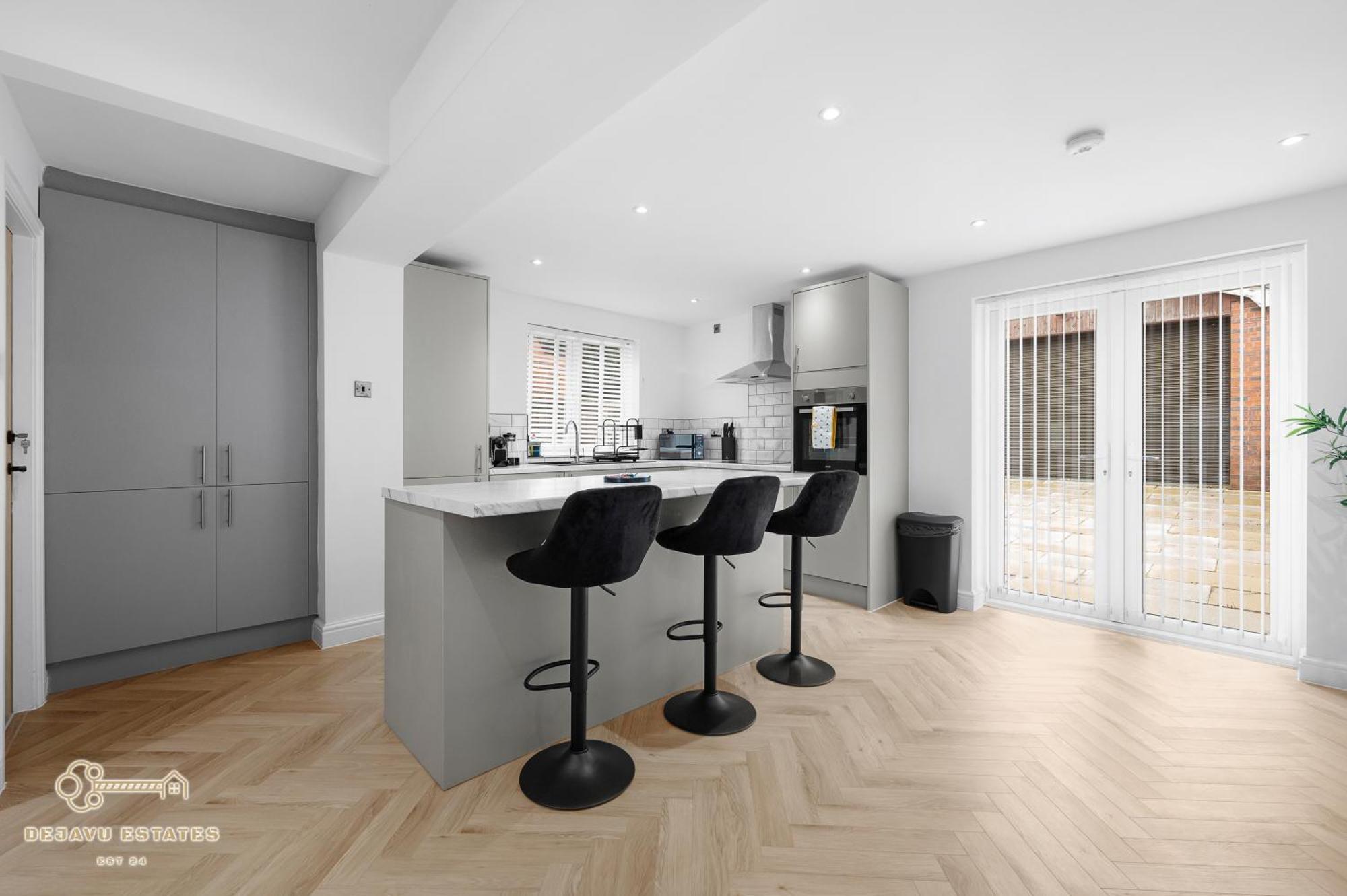 Entire Modern & Spacious 3bdr In Right Next To Coop Live & Ethiad * Manchester