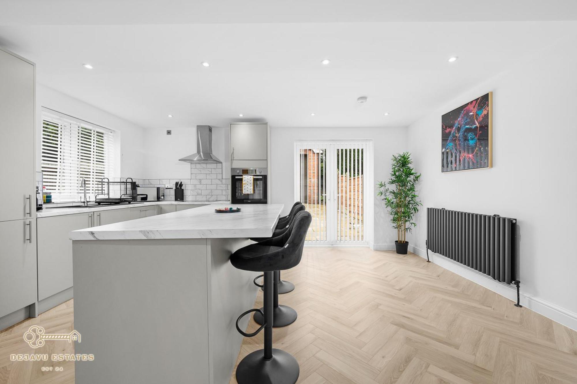 Entire Modern & Spacious 3bdr In Right Next To Coop Live & Ethiad * Manchester