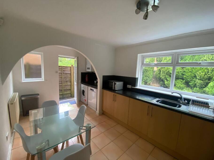 Cosy 4br In Prestwich With Free Parking Holiday home *