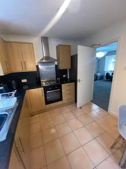 Cosy 4br In Prestwich With Free Parking Holiday home *