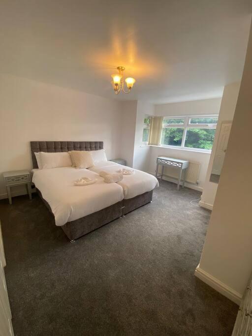 Cosy 4br In Prestwich With Free Parking * Manchester