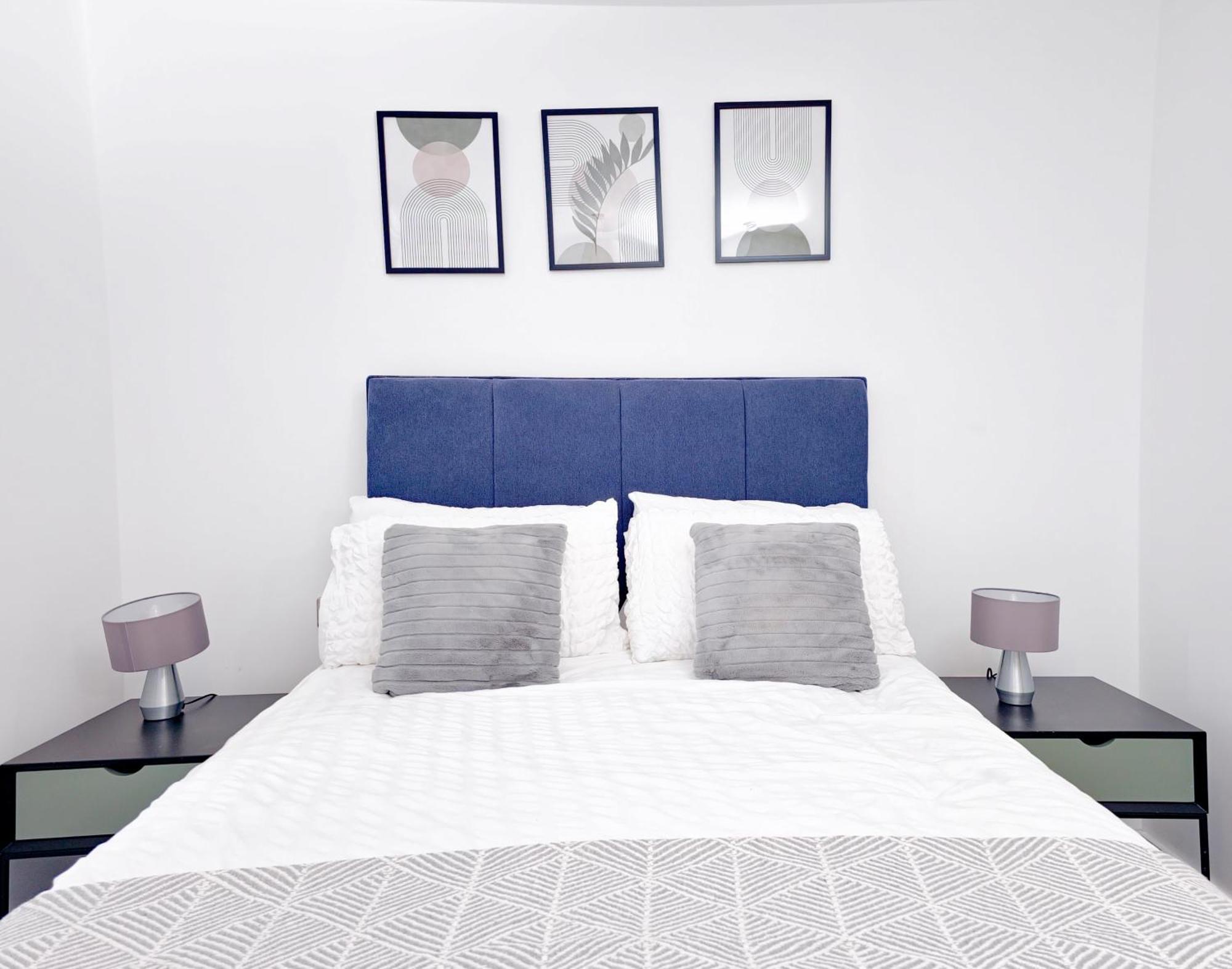 Cosy 2 Bed 2 Bath With Balcony In Salford