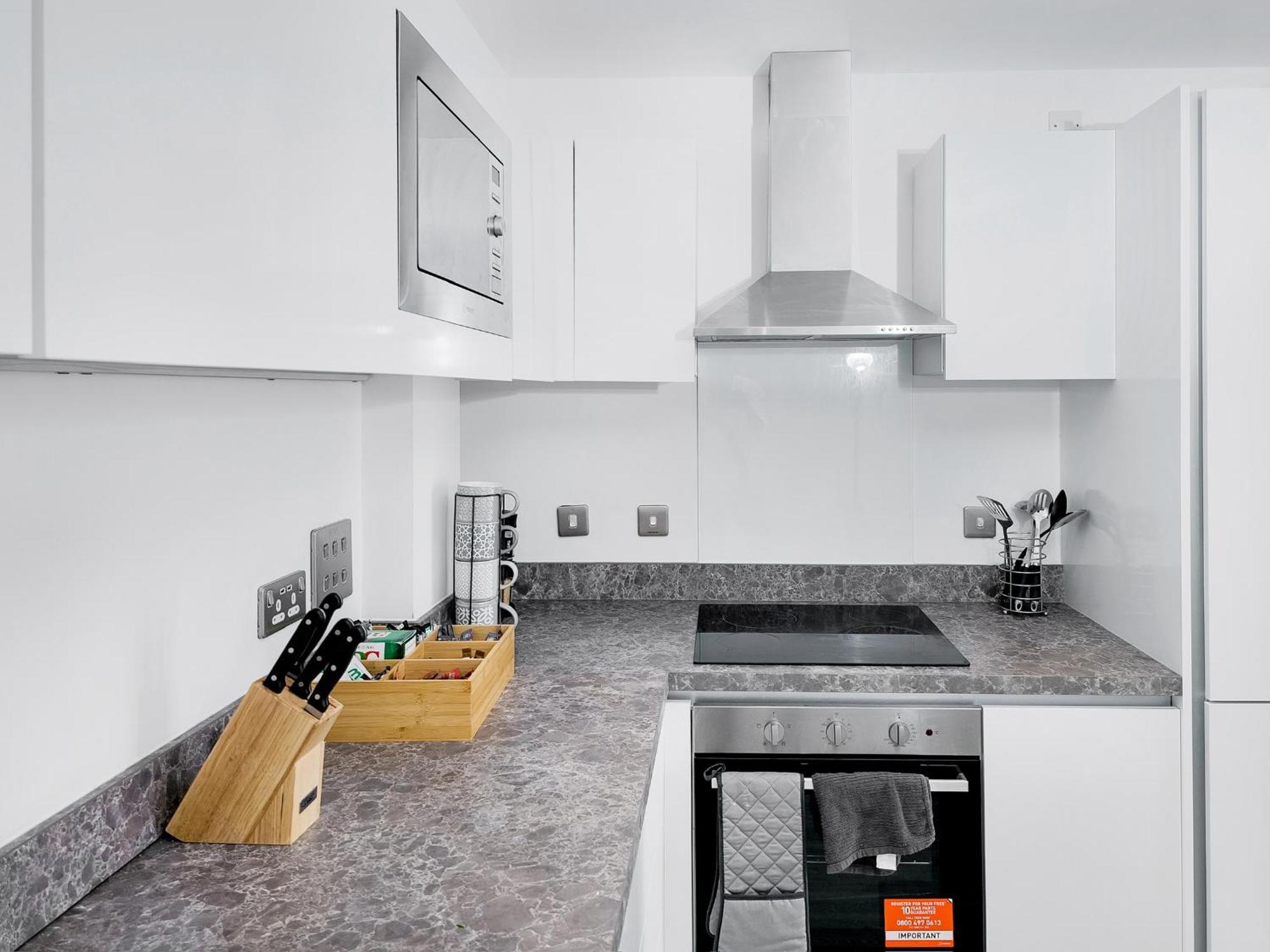 Cosy 2 Bed 2 Bath With Balcony In Salford