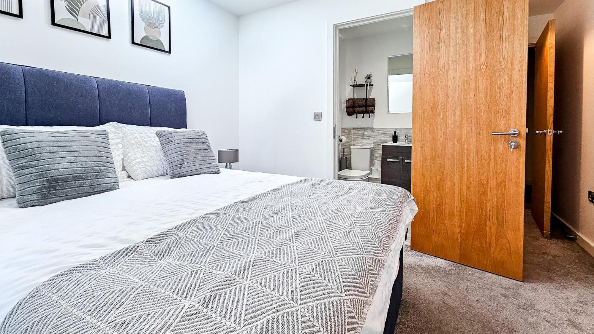 Apartment Cosy 2 Bed 2 Bath With Balcony In Salford *