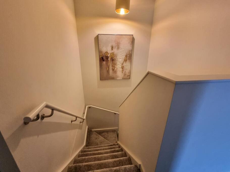 Stunning 4-bedroom Townhouse With Free Parking *