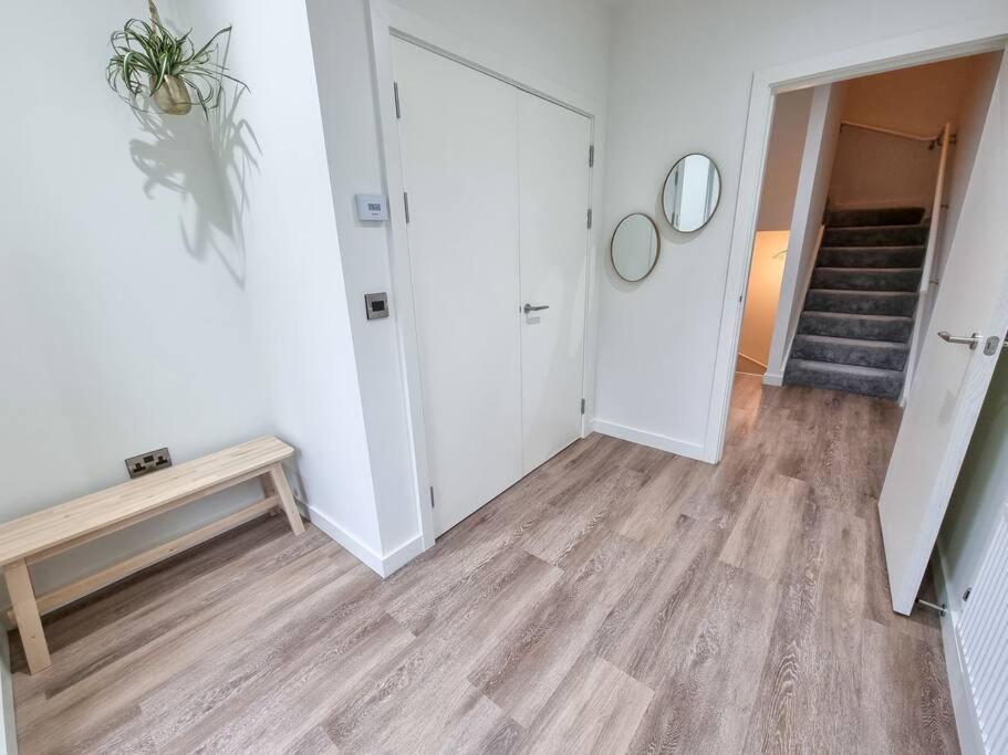 Stunning 4-bedroom Townhouse With Free Parking Manchester
