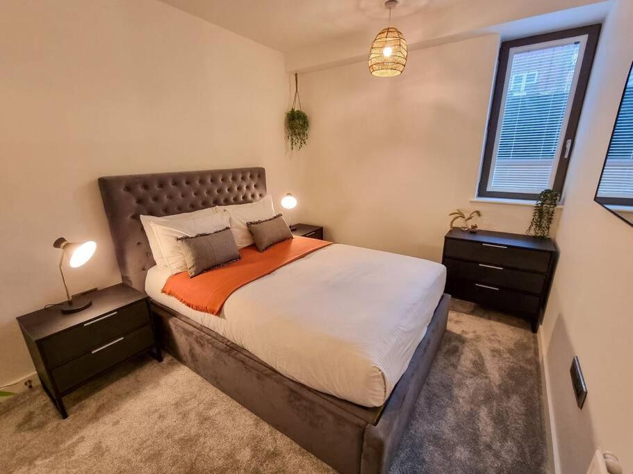 Stunning 4-bedroom Townhouse With Free Parking *