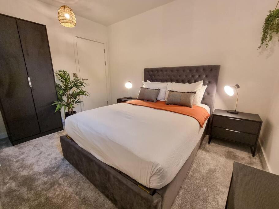 Stunning 4-bedroom Townhouse With Free Parking * Manchester