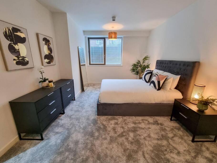 Stunning 4-bedroom Townhouse With Free Parking Holiday home *