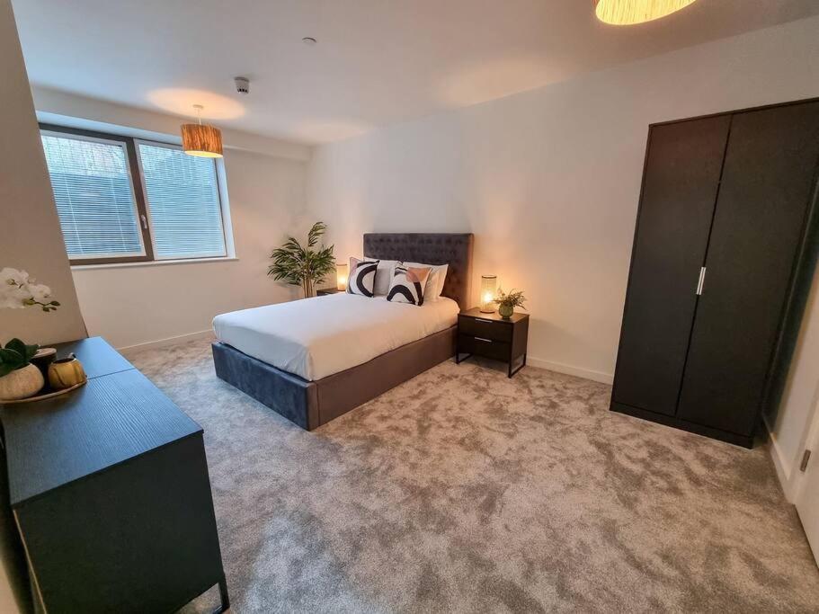 Stunning 4-bedroom Townhouse With Free Parking Holiday home