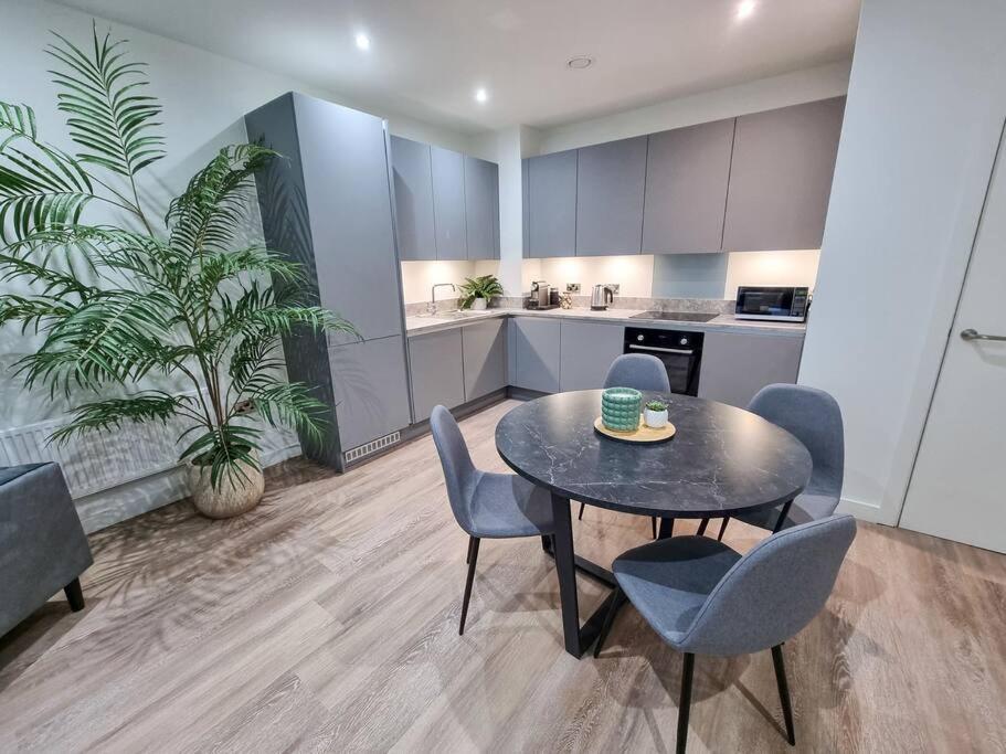 Stunning 4-bedroom Townhouse With Free Parking Holiday home Manchester