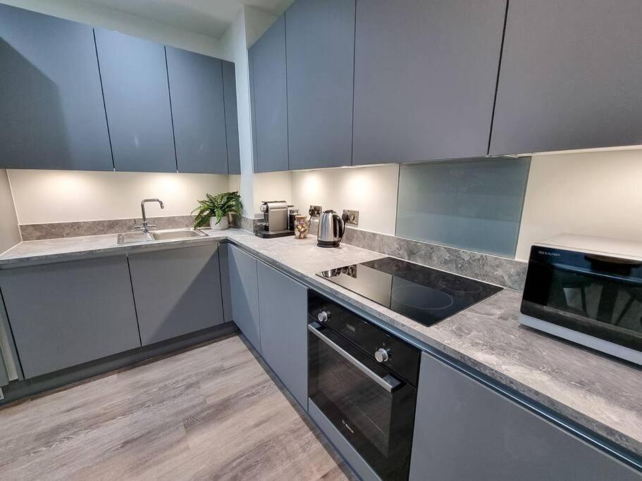 Stunning 4-bedroom Townhouse With Free Parking *