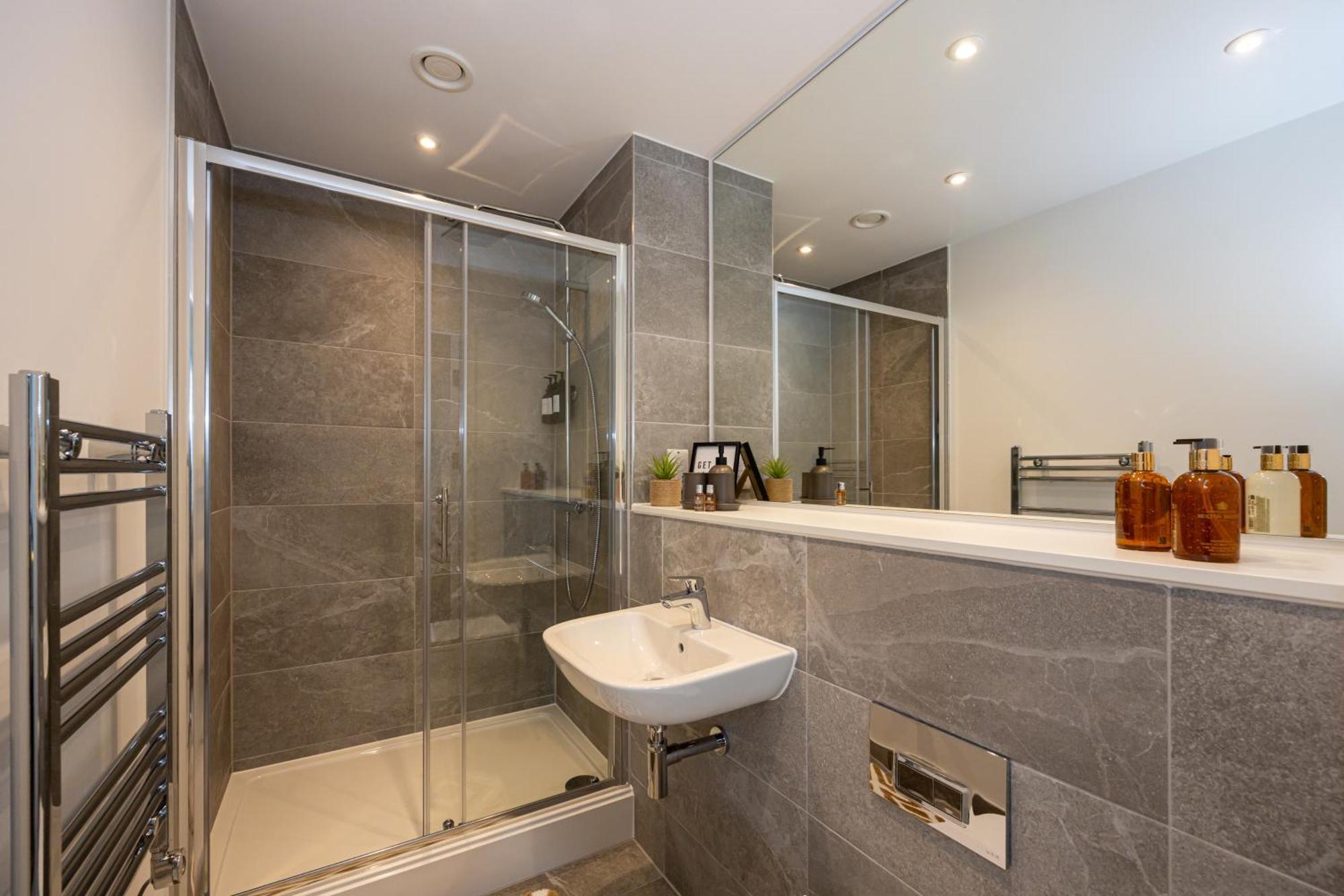 Royal Ebony By Asquare Lettings