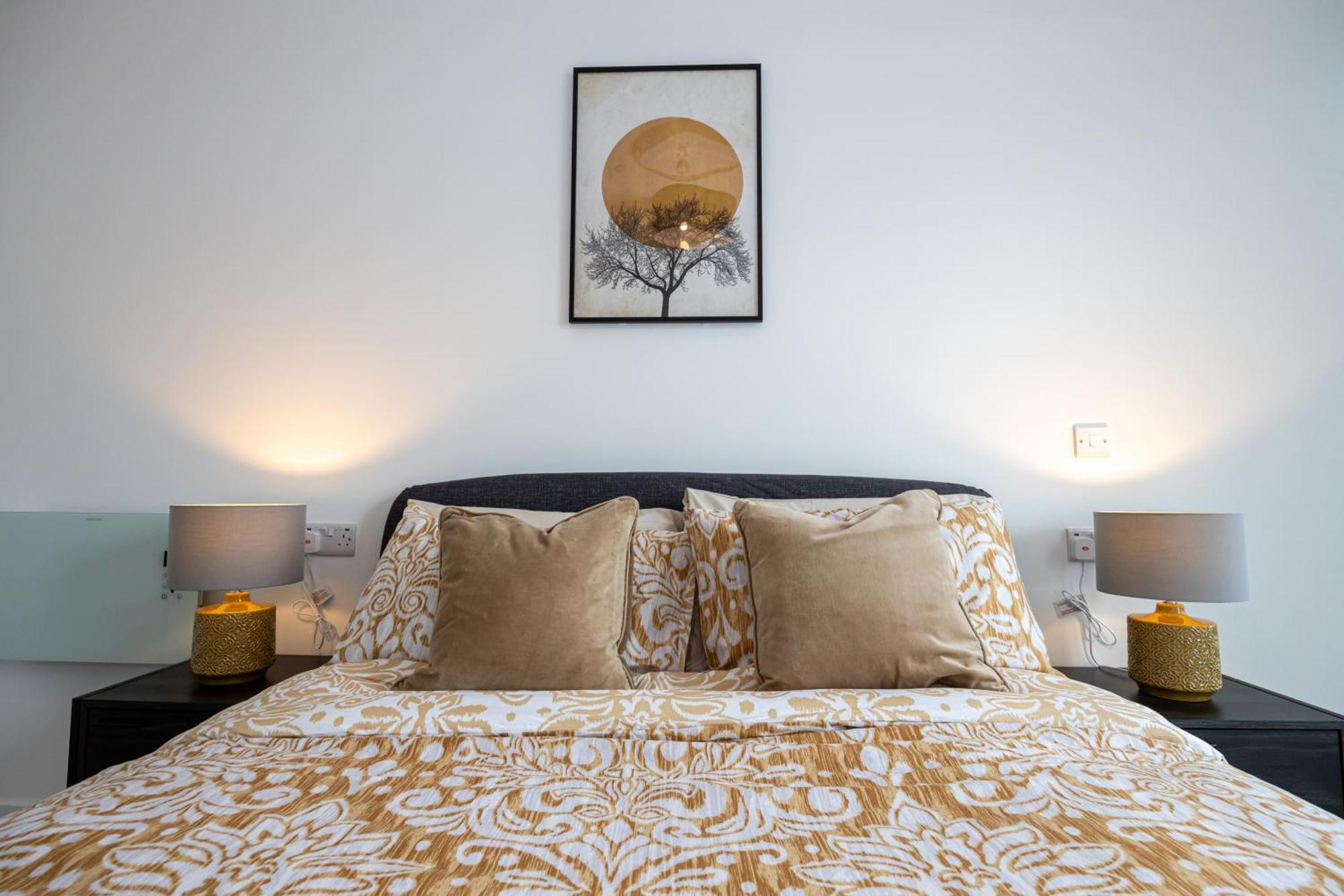 Apartment Royal Ebony By Asquare Lettings *