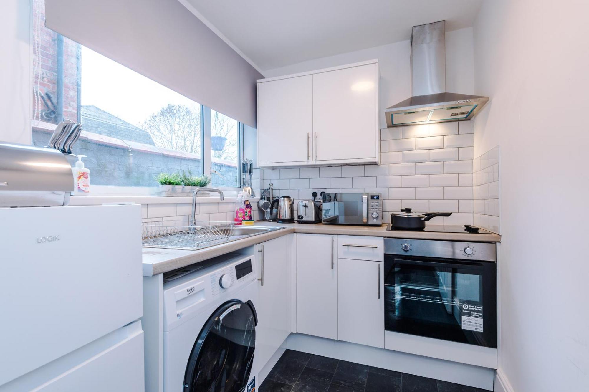 Sleek And Stylish 3 Bedroom * Manchester