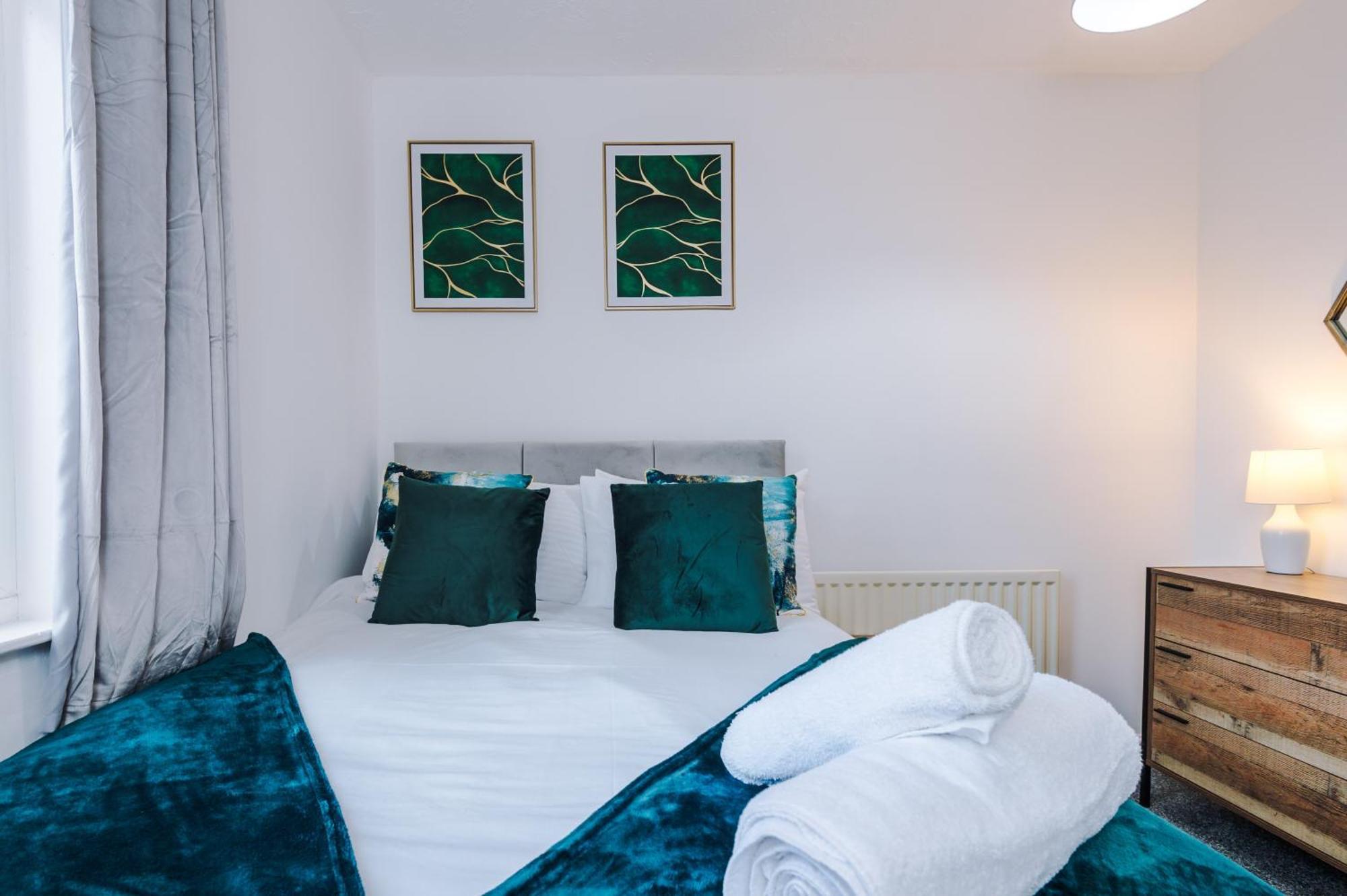 Sleek And Stylish 3 Bedroom *